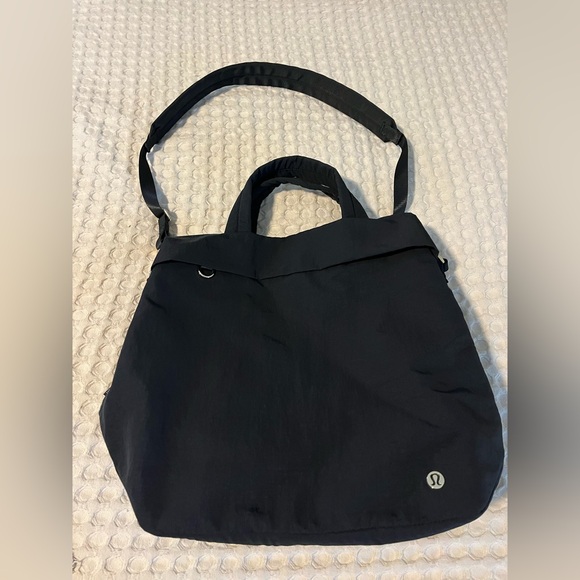 lululemon On My Level Tote Bag 20L
NWOT - Picture 3 of 6